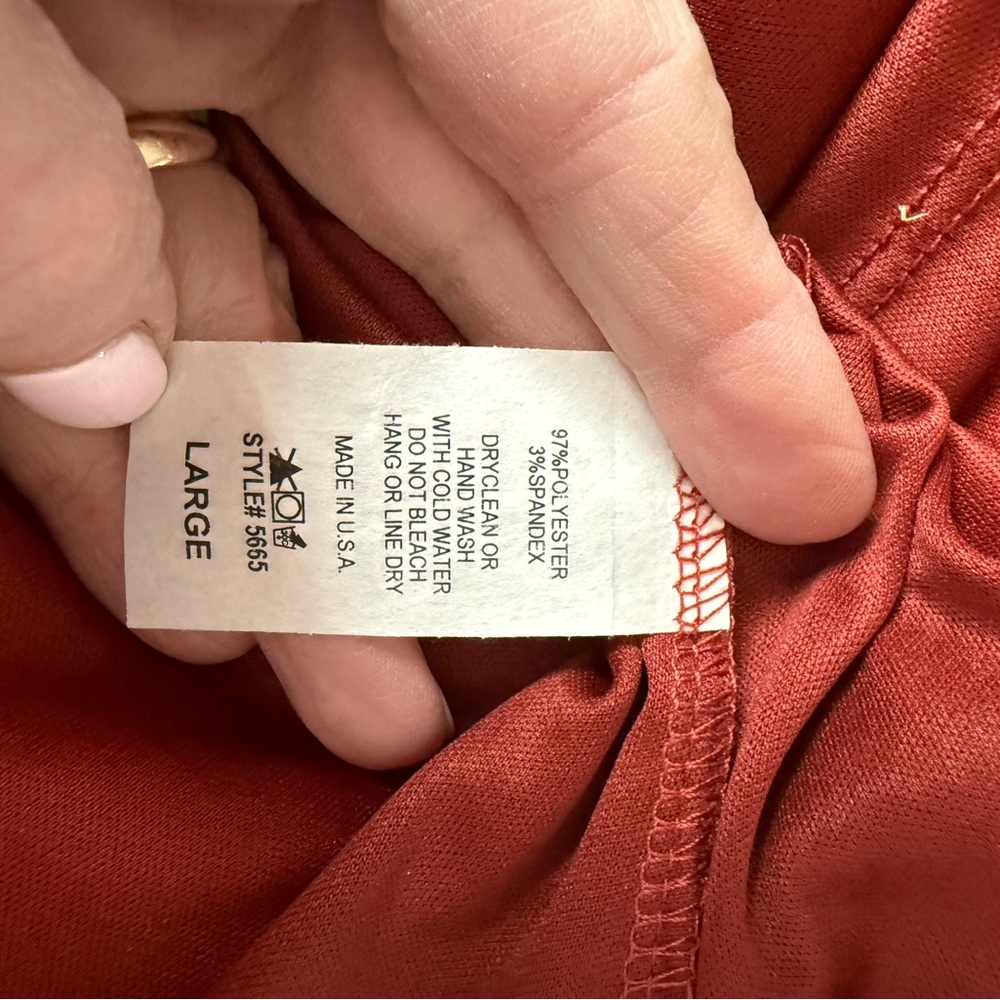 Entro Rust Red Garment with Soft Texture - Picture 6 of 6
